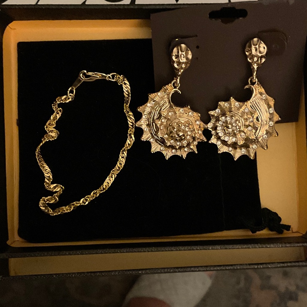 Gold Seaside Shell Earrings and 14K GP Bracelet Set